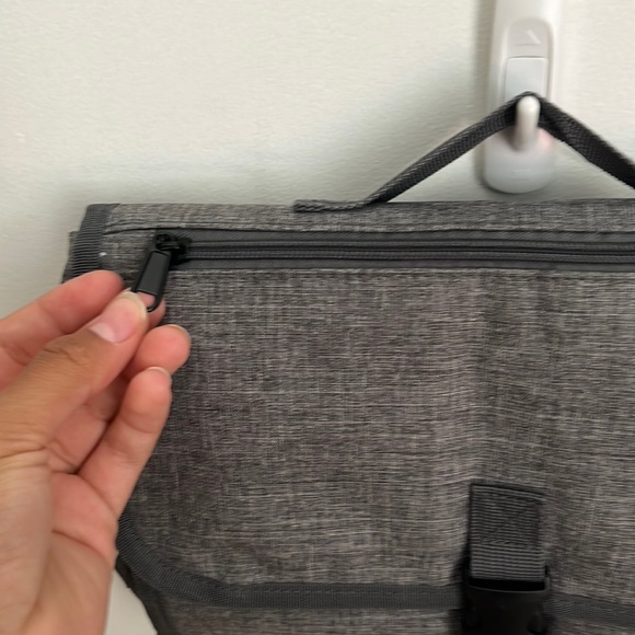 Blue Snail Portable Baby changing pad - Picture 3 of 15